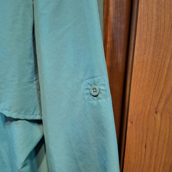 Cabela's XL men's long sleeve button-down vented shirt in green. - Picture 8 of 8